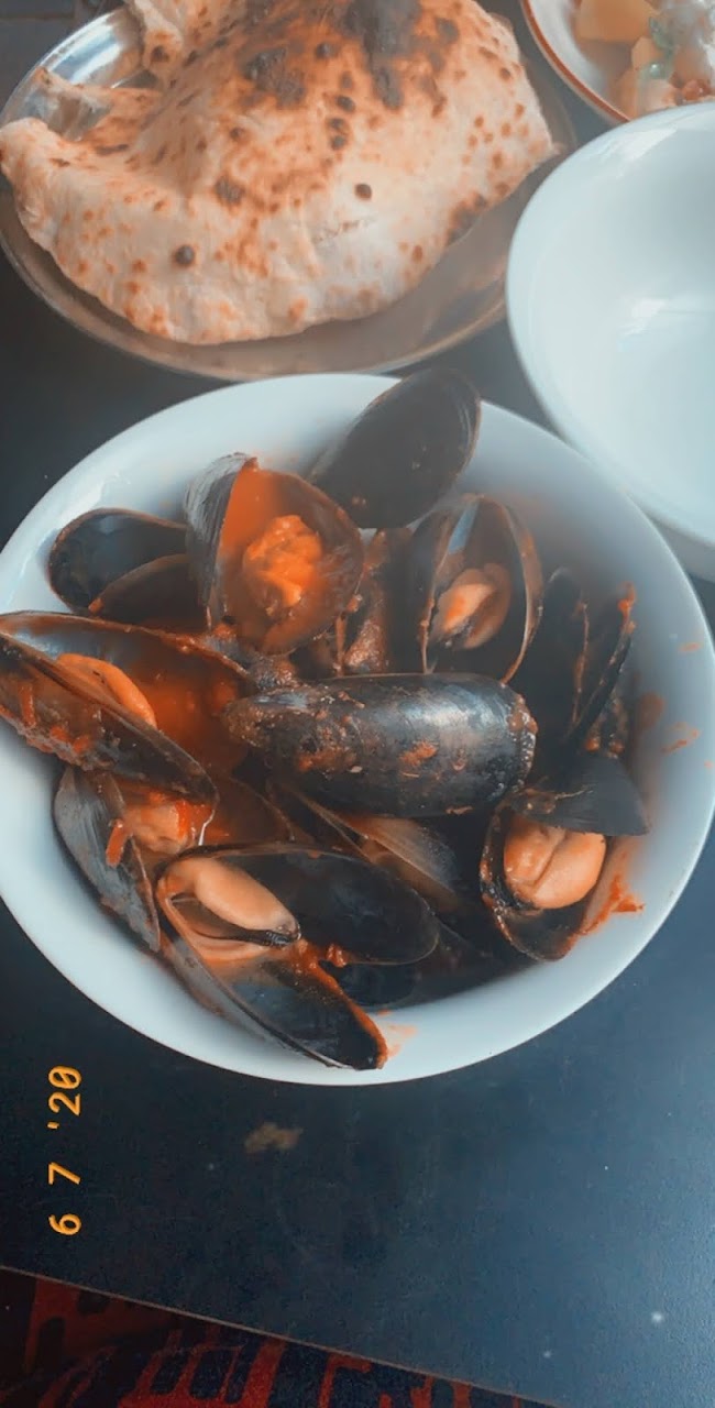 Seafood and bread at Bellucci Cucina